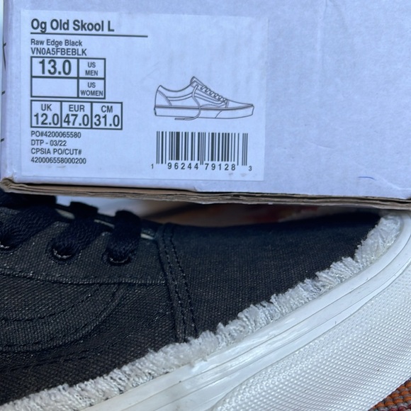 Vans Men’s 0g Old Skool Low
Raw Edge Black
VN0A5FBEBLK
Sneakers - Picture 16 of 16